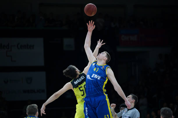 争激烈的足 争激烈的足