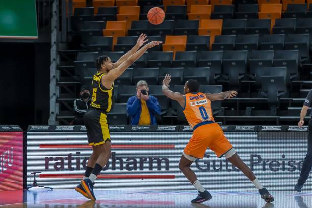 让年轻球员 让年轻球员